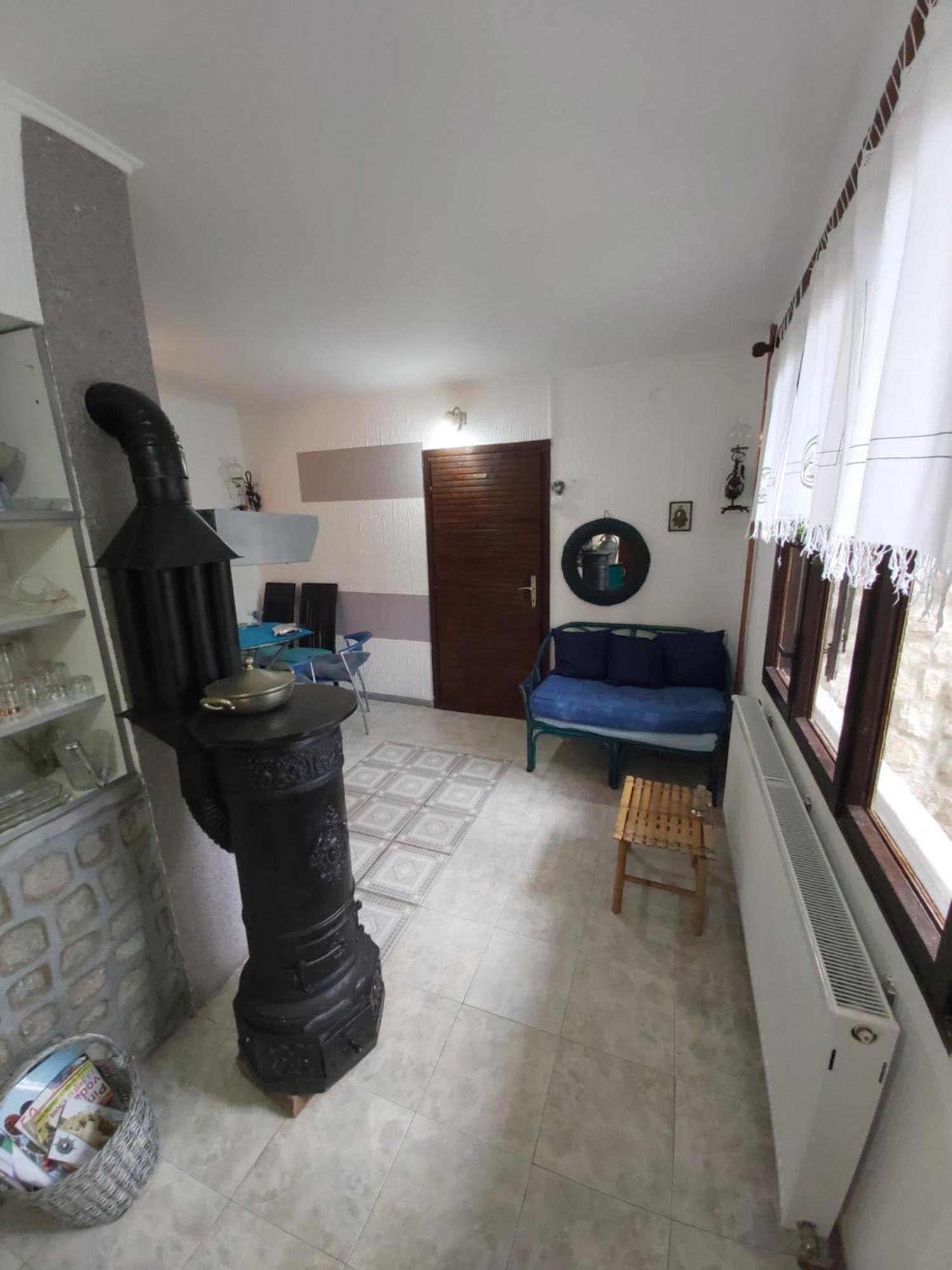 Guesthouse Bajka Vinci الغرفة الصورة