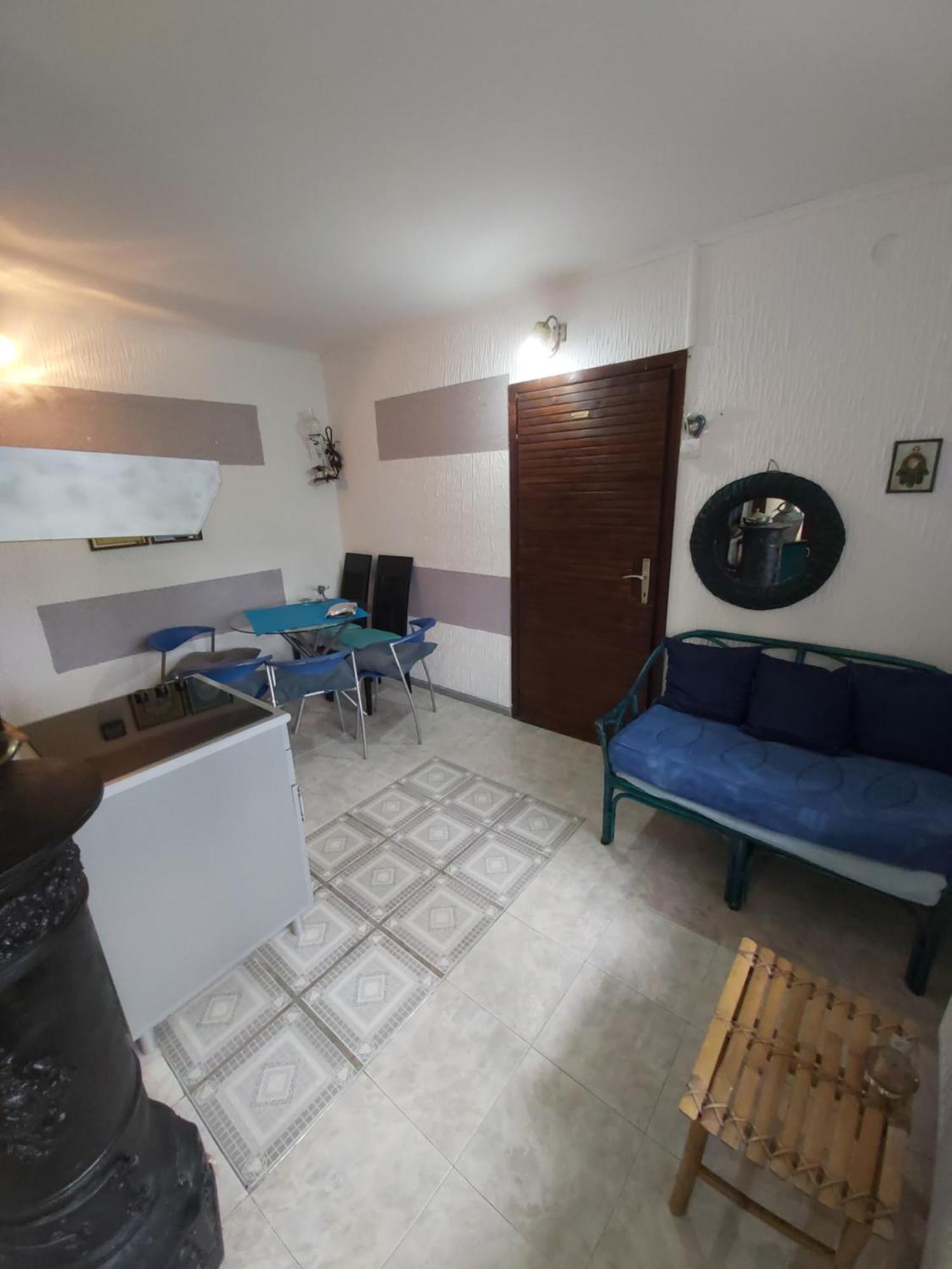 Guesthouse Bajka Vinci الغرفة الصورة