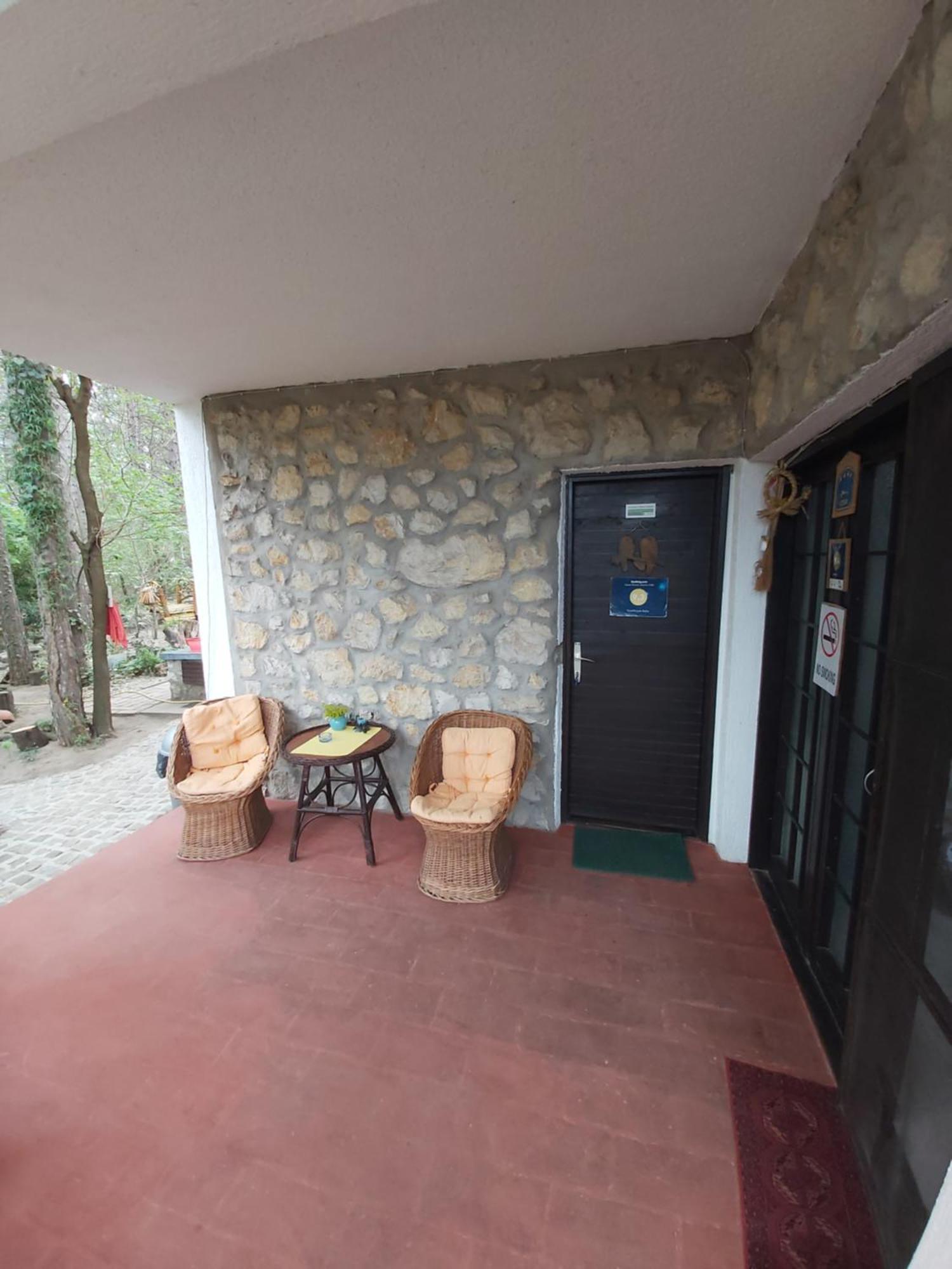 Guesthouse Bajka Vinci الغرفة الصورة