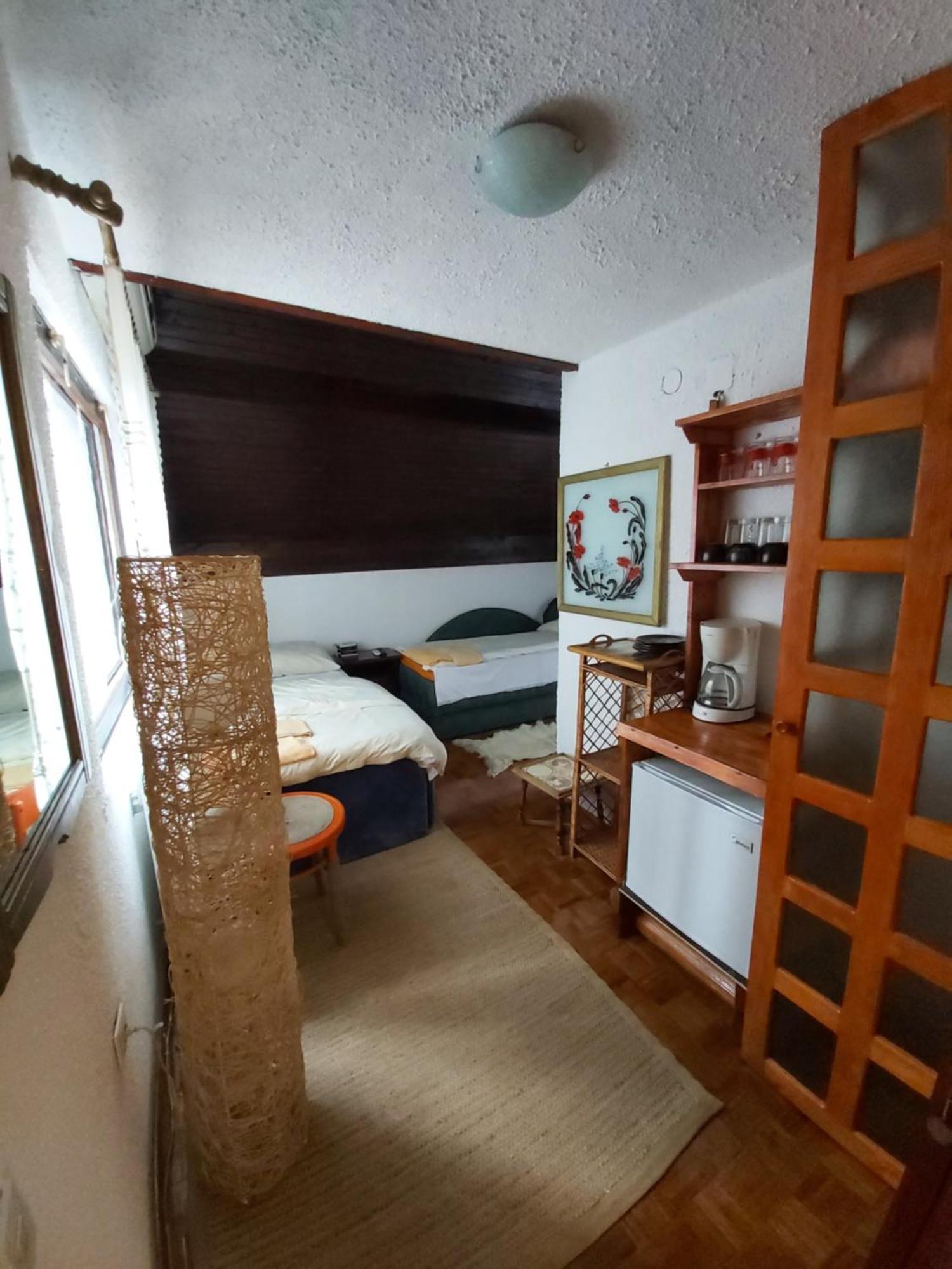 Guesthouse Bajka Vinci الغرفة الصورة
