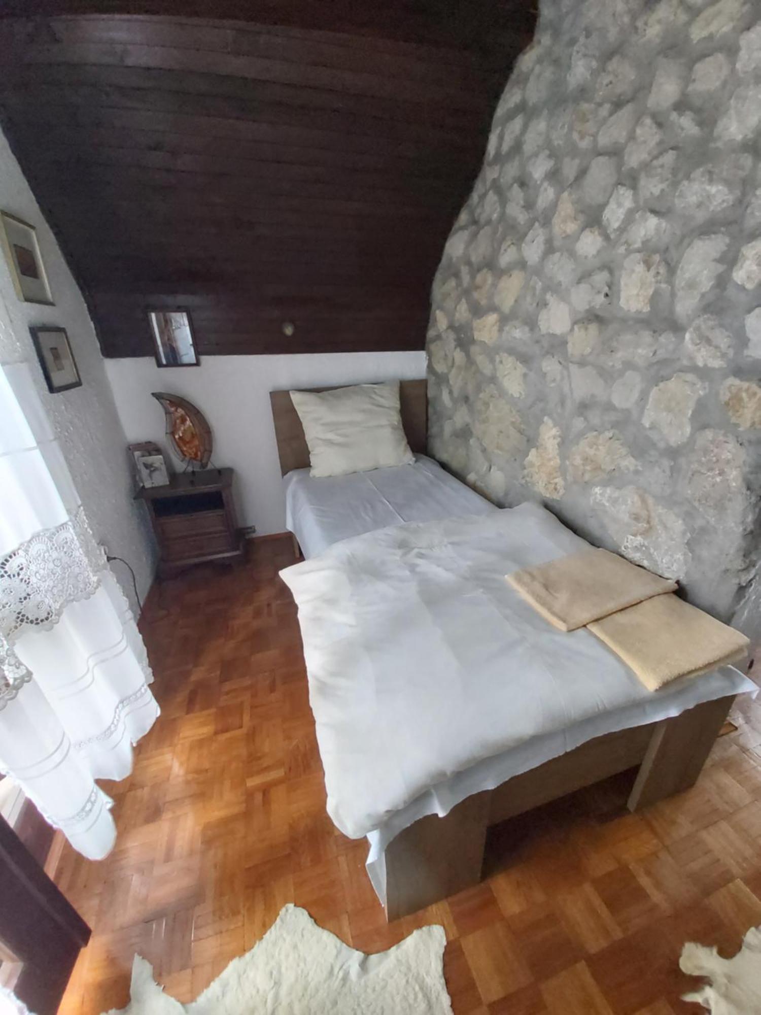 Guesthouse Bajka Vinci الغرفة الصورة
