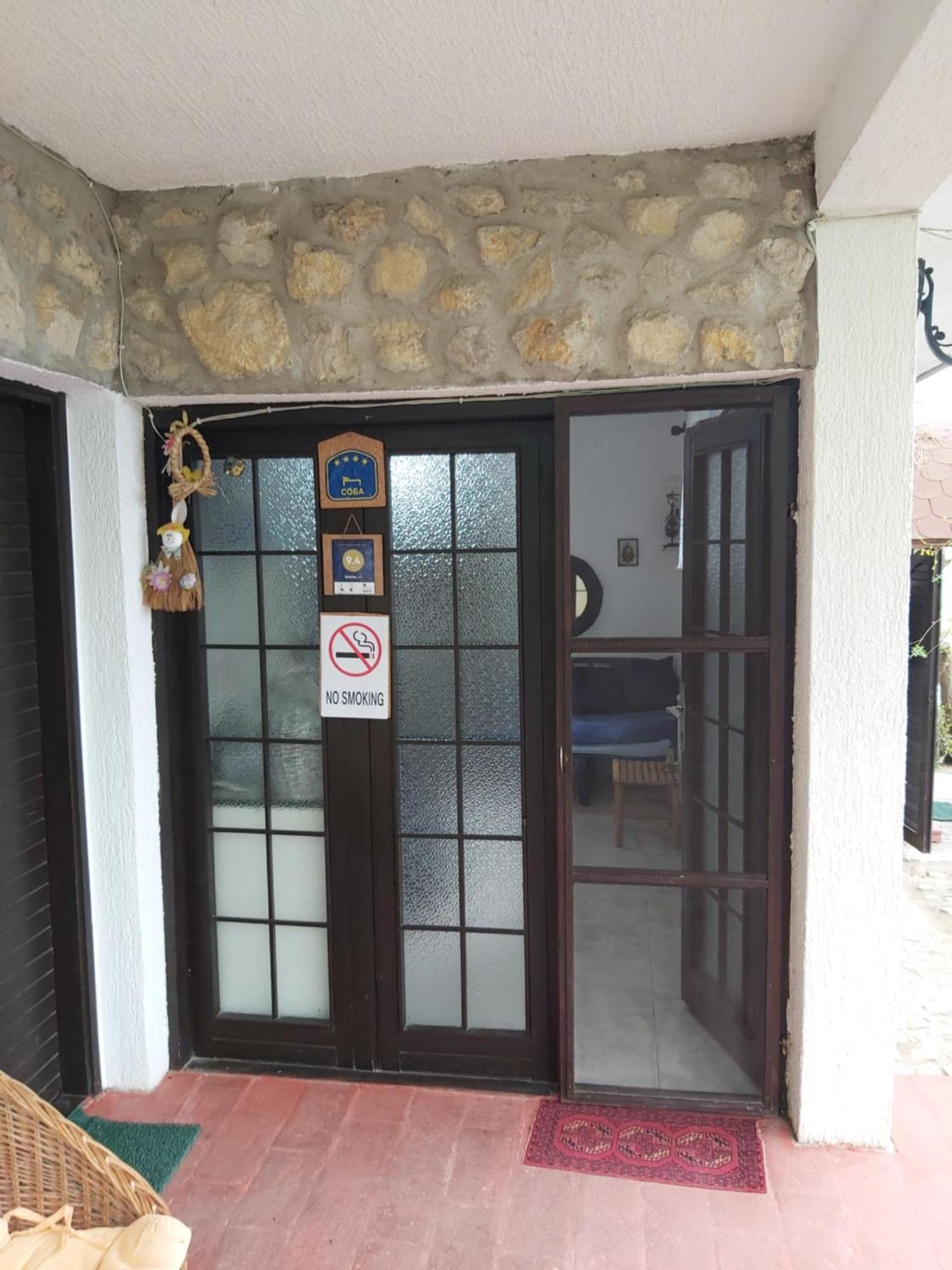 Guesthouse Bajka Vinci الغرفة الصورة