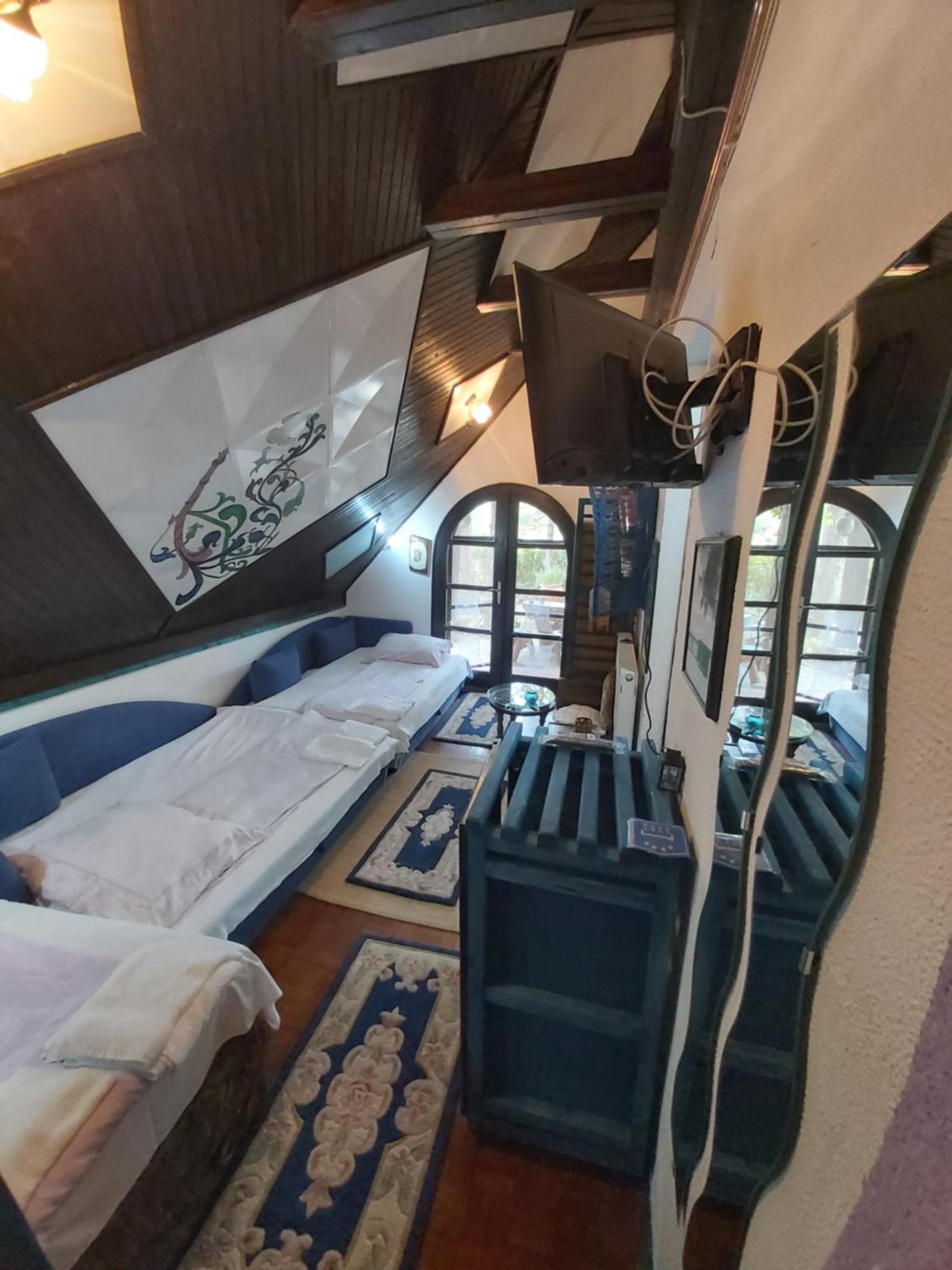 Guesthouse Bajka Vinci الغرفة الصورة